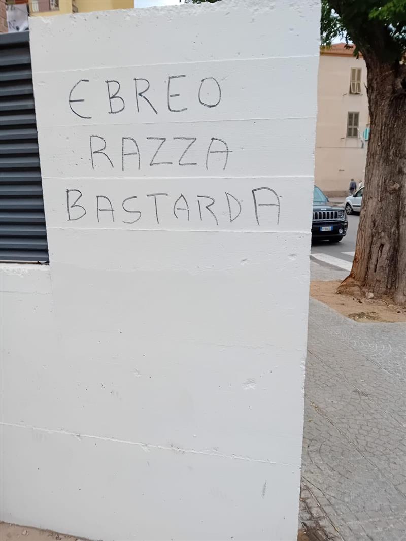 Alghero, antisemitismo e libertà di parola: due mesi dopo, il muro parla ancora