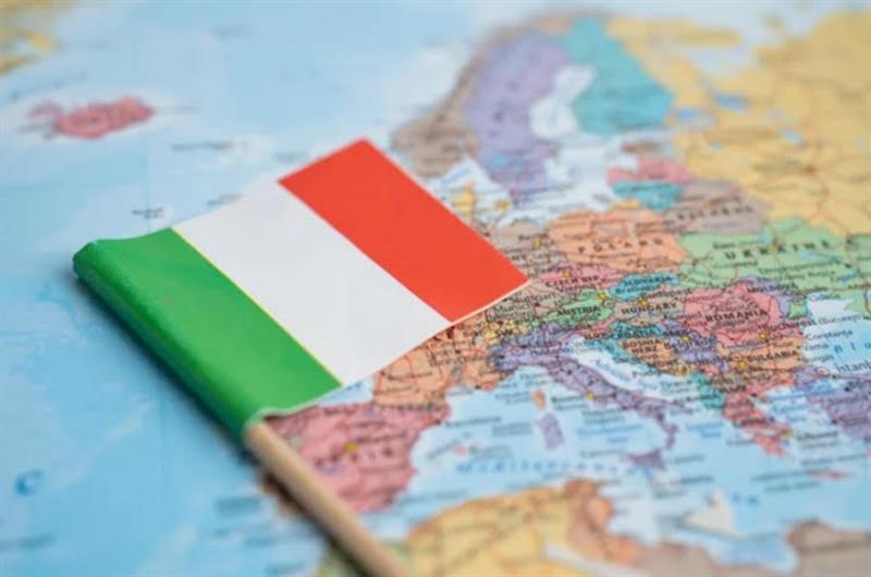 L'inglese avanza, il dialetto scompare. In Sardegna lo usa solo lo zero virgola