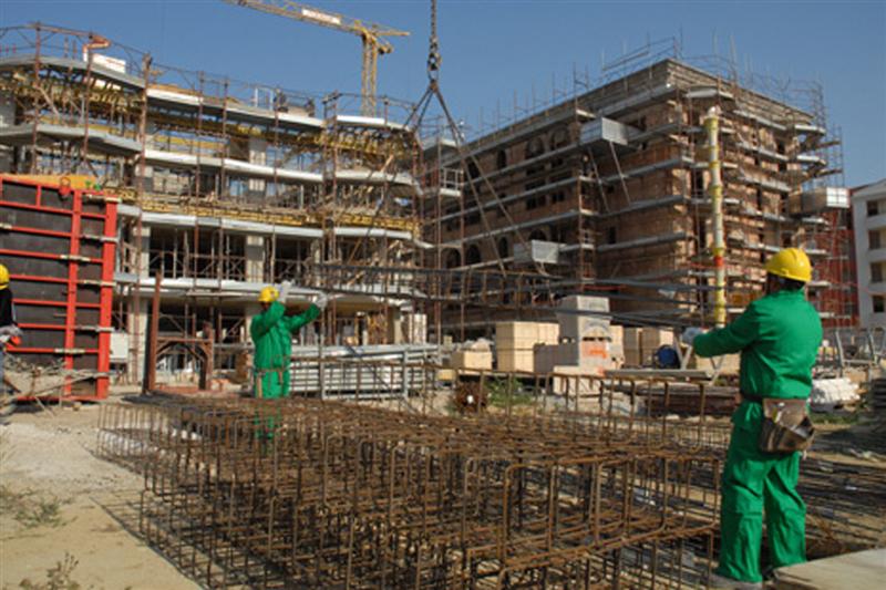 La valanga dei fondi europei schiaccia le imprese sarde: aggiudicati cinque miliardi per opere pubbliche, ma i costruttori locali raccolgono solo le briciole