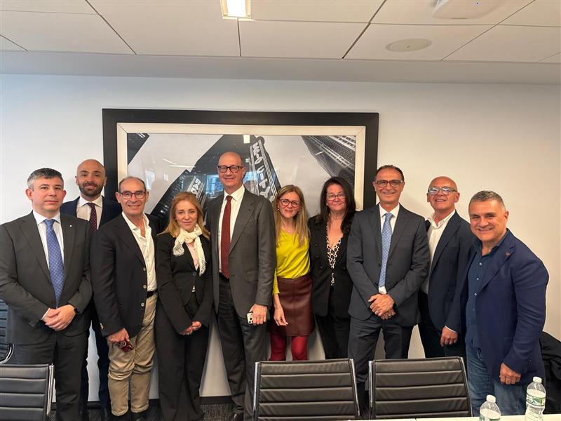 La Sardegna sbarca a Times Square per blindare il volo diretto: la Delta promuove le prenotazioni per Olbia