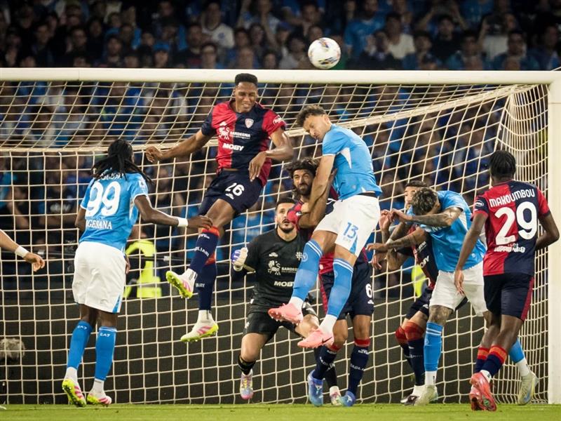 È un Cagliari comunque vivo, però il Napoli non perde l’occasione e vince 2 a 0. Per i partenopei è il quarto scudetto della storia