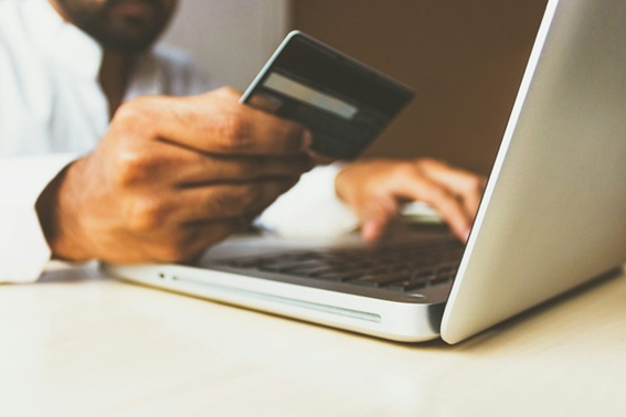 Il fenomeno degli e-commerce in Sardegna: in quanti acquistano online?