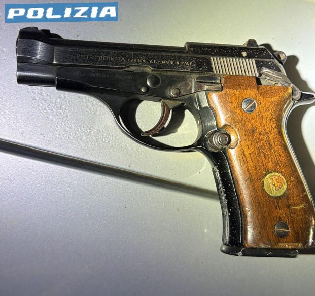 Lite nella notte a Sassari, sgommate sotto casa dei rivali: arrestato dopo un inseguimento con la pistola nei pantaloni