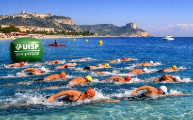Cagliari ospita le Finali Nazionali Nuoto Master UISP 2026: sport, inclusione e promozione del territorio al centro della conferenza stampa del 26 maggio