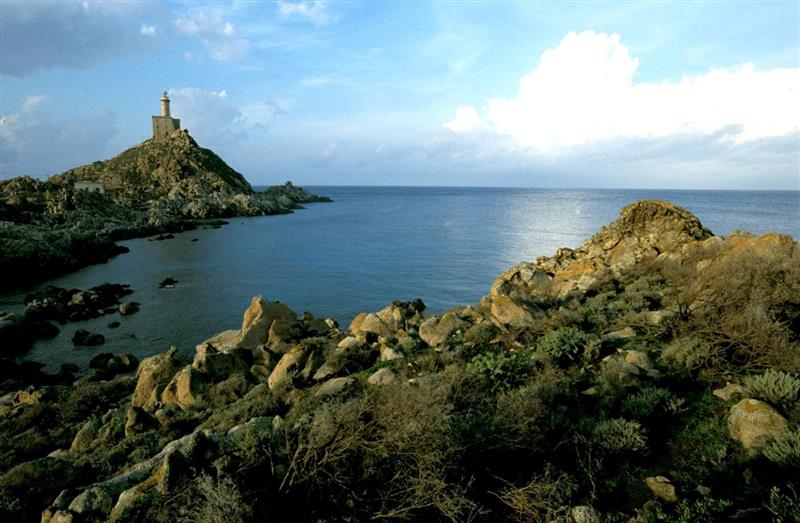 l vertice europeo sui parchi blinda la costa sarda: a Stintino e Porto Torres le nuove regole per fermare l'assalto turistico