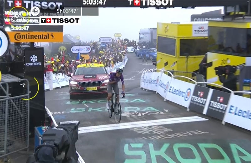 O'Connor vince nella nebbia, Lipowitz in crisi, Pogacar allunga ancora su Vingegaard