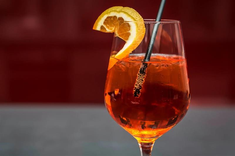 A tutto spritz: da usanza veneta a simbolo globale dell’aperitivo italiano