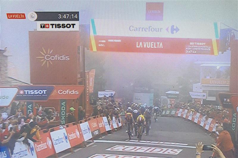 Vingegaard brucia Ciccone sulla linea: il danese veste la Roja dopo un finale da cardiopalma