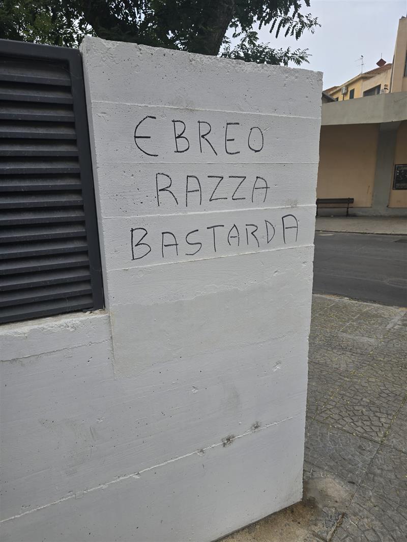 Quando l’odio passa dalla tastiera al muro