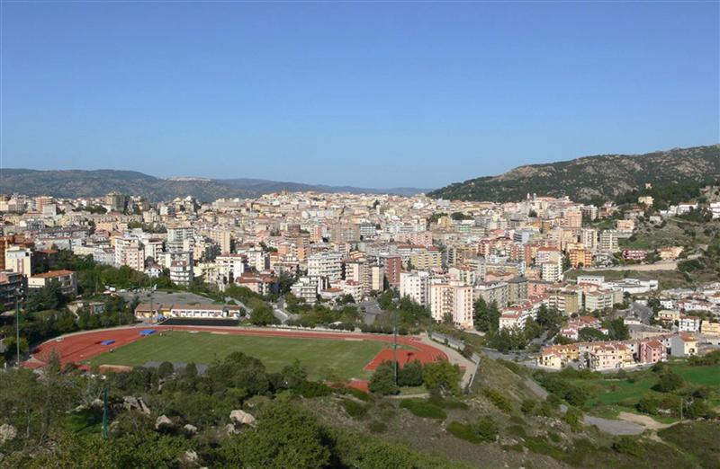 Nuoro, la Fondazione Milano Cortina 2026 dona una torcia olimpica alla città