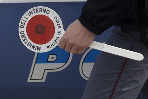 Isili, non si ferma all’alt e scappa: identificato un neopatentato