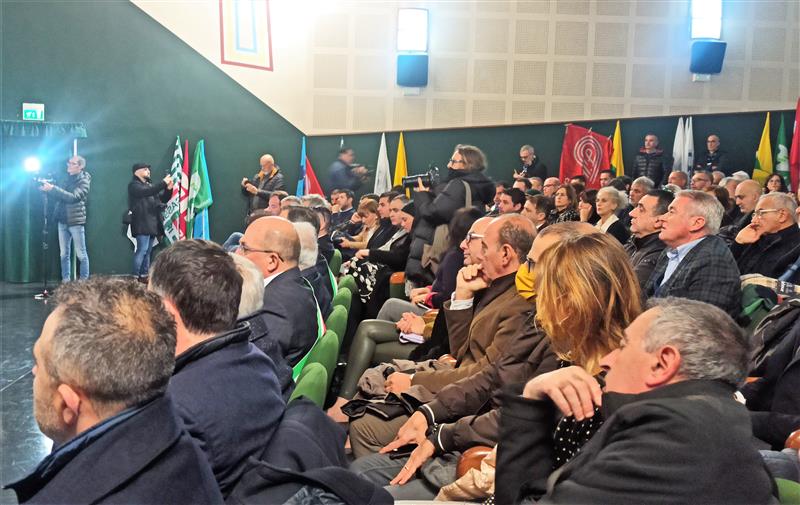 La Sardegna unita in difesa dell'aeroporto di Alghero - Fois: "La mobilità è un diritto inalienabile"