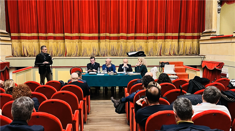 Alghero, regolamento dei suoli pubblici: non era solo un ritocco. Il confronto tra vecchio e nuovo regolamento dice altro
