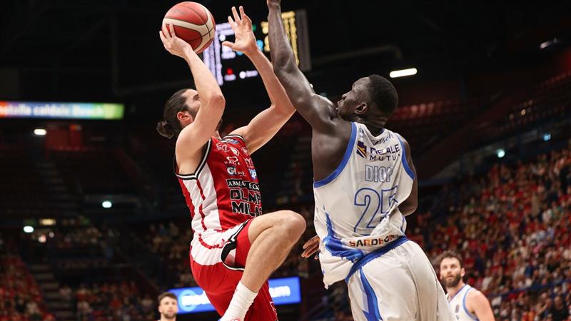 Il pallone e il canestro per vendere la Sardegna: 16,5 milioni a Cagliari, Dinamo e Torres