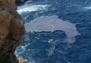 Allarme ambientale ad Alghero: Avvistata una chiazza sospetta vicino a Isola Foradada