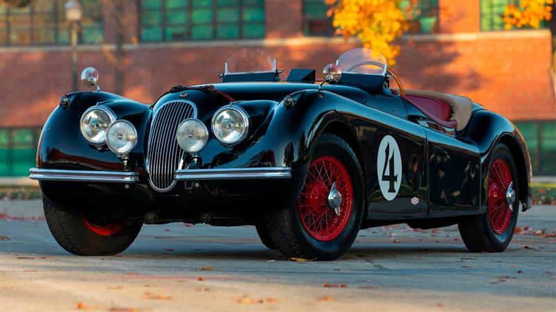 Il museo viaggiante dei motori accende i cilindri: sessantacinque auto d