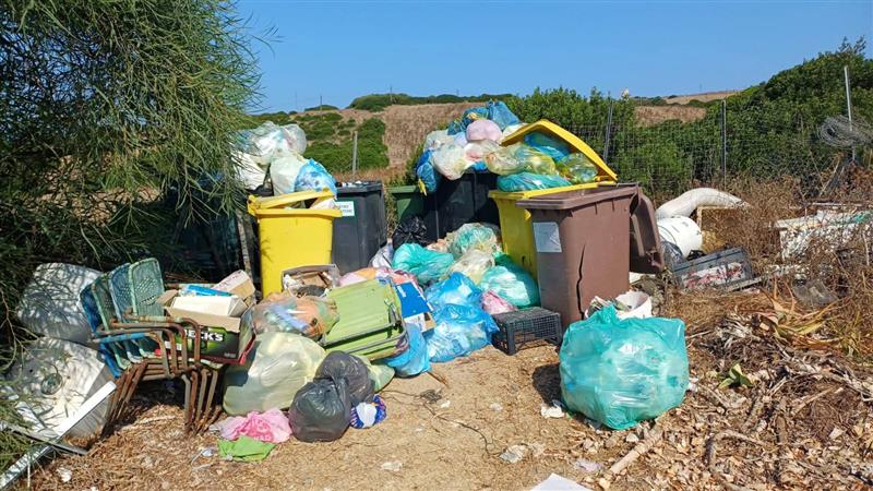 Rifiuti al sole a Porto Palma: scatta l