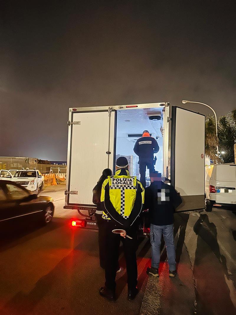 Cagliari, retata al mercato del pesce: sequestrato un quintale di pescato illegale