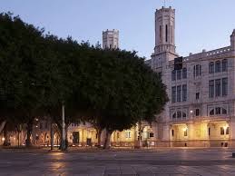 Cagliari, calci e pugni in piazza Matteotti: due giovani algerini fermati dopo una violenta rissa