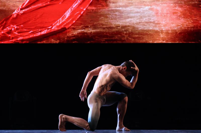 La danza internazionale sotto le stelle di Pula: Roberto Bolle incanta la Forte Arena tra classicità e sperimentazione