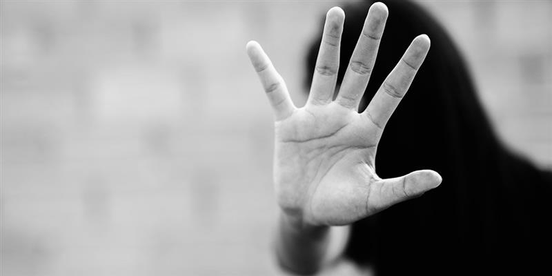 Violentano una minorenne e filmano gli abusi. Arrestati a Sulmona due minori e un 18enne.