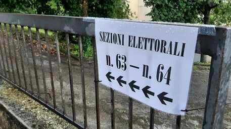 Comunali: seggi aperti, si vota sino alle 23 in 39 centri