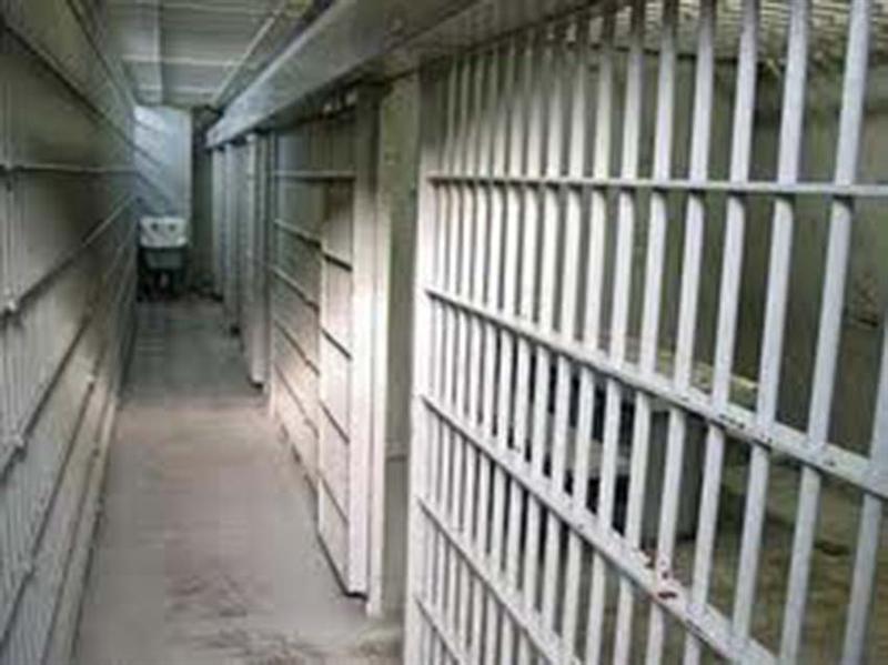 Detenuto si dà fuoco nel carcere di Uta