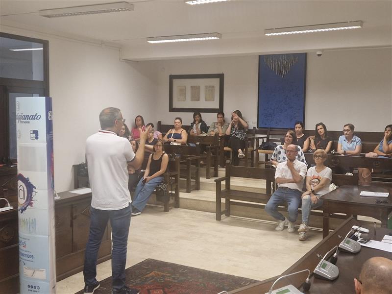 Oliena, “Oro tra le dita”: l’arte del ricamo protagonista dell’economia locale