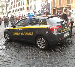 A Pula sequestrati oltre 200 capi di abbigliamento. Operazione della Guardia di Finanza