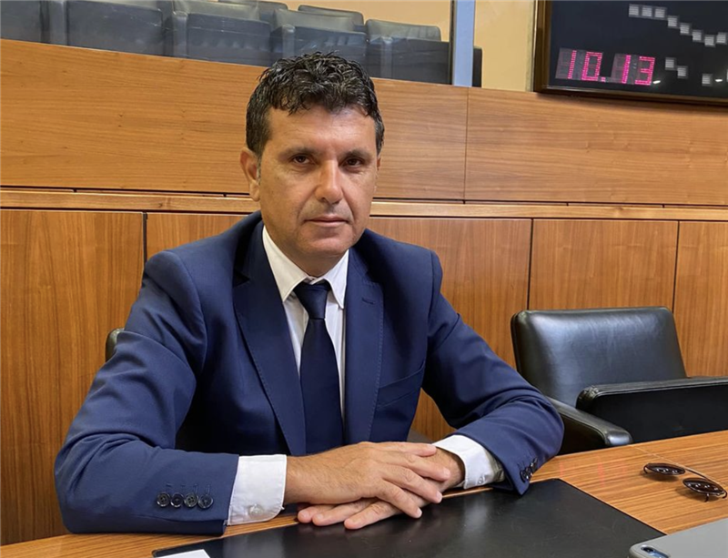 Botta e risposta rovente sulla dermatite nodulare bovina: Satta rivendica serietà e rapidità, Piana accusa e chiede le dimissioni