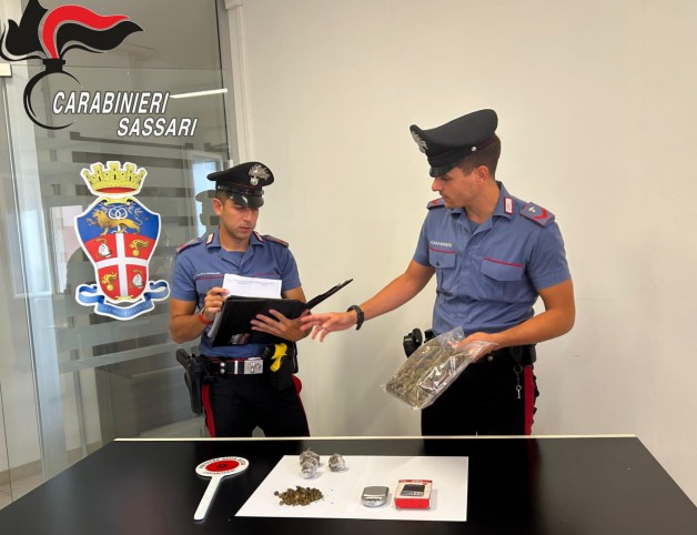 Valledoria, 328 grammi di marijuana in casa: arrestato dai Carabinieri
