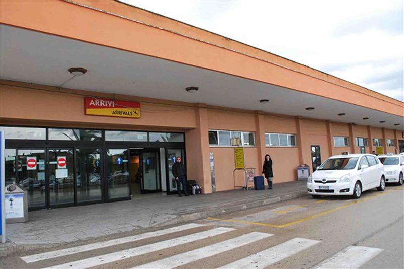 Alghero: spray irritante in aeroporto: due persone denunciate per procurato allarme