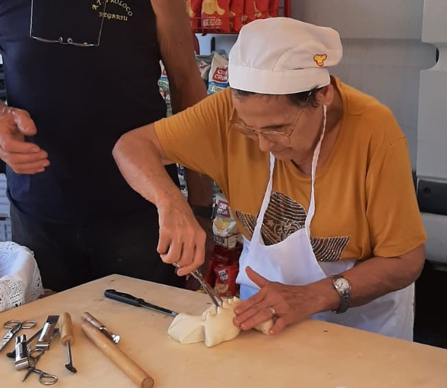 Il seme al buio e il legno che suona: a Segariu la Pasqua dei bambini riscopre le radici