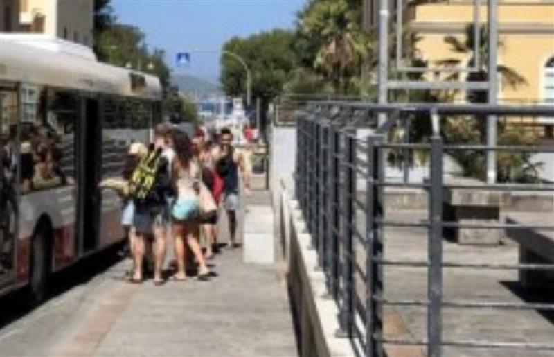 Alghero, approvato l’ordine del giorno del centrodestra: una pensilina per il mercato, e un monito sul trasporto pubblico