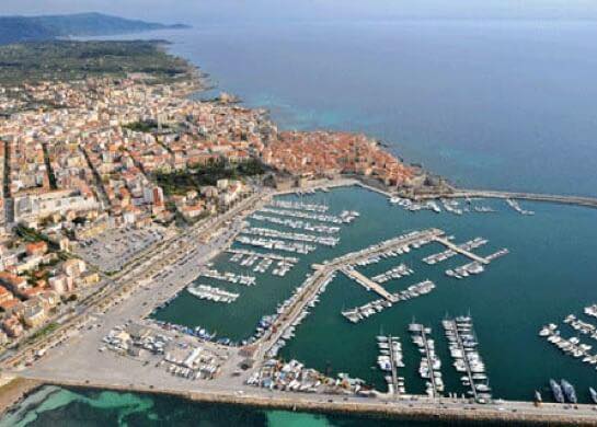 L'offensiva criminale scuote la società civile: per l'associazione Iniziativa Alghero non bastano le divise contro il degrado urbano