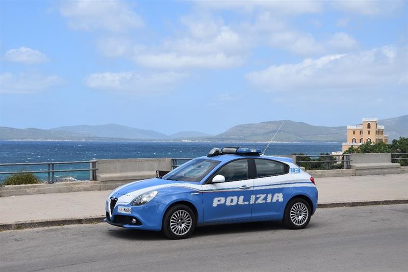 Operazione antidroga ad Alghero: la Polizia intercetta lo scambio e arresta una donna per spaccio di eroina