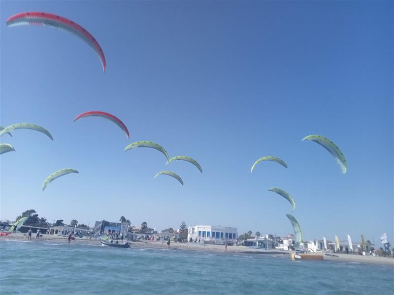 Vele al vento: Successo strabiliante delle Kite Foil World Series sulle spiagge sarde