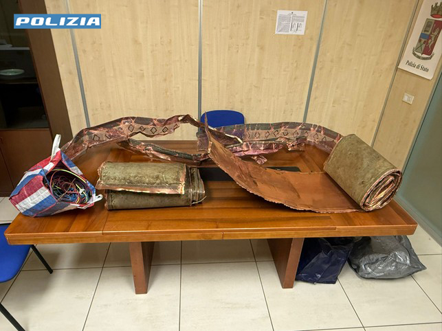 Ottanta chili di rame nel passeggino: presi i predoni della biblioteca storica di Sassari