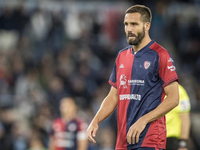 Pavoletti sotto i ferri, il ginocchio dice basta: stagione finita e possibile addio al calcio per l'eroe di Bari