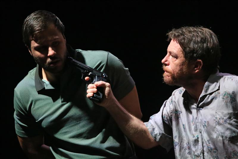 Il giornalista in ostaggio e la gogna del web chiudono la stagione teatrale algherese