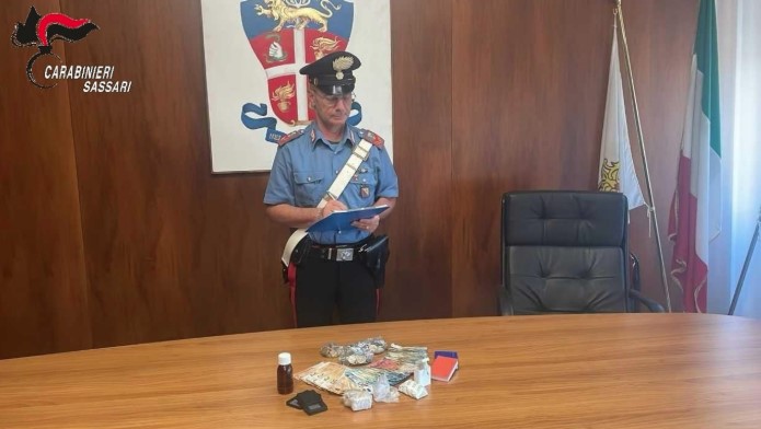 Sassari, 82 grammi di eroina nascosti in un vaso: arrestato un uomo a Monte Rosello