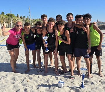 Alghero, il Summer Beach Village apre la stagione con il beach handball: sabbia, giovani talenti e passione sportiva