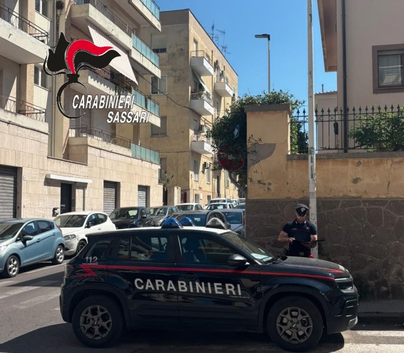 Aggredisce e palpeggia due donne in strada a Sassari: il molestatore di via Genova finisce agli arresti domiciliari