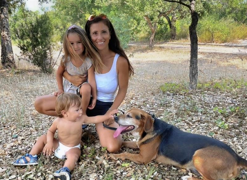 "Vacanze senza figli? No, grazie": Maena Delrio, quattro figli e  la scelta di esserci sempre