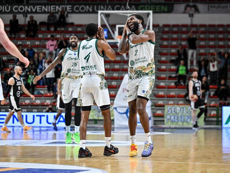 Dinamo da rimonta: a Sassari un secondo tempo da lezione, Vechta travolto 105-94