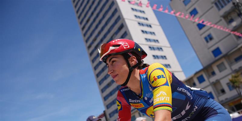 Giro Women 2026, Wiebes squalificata a Ravenna, Balsamo prima maglia rosa