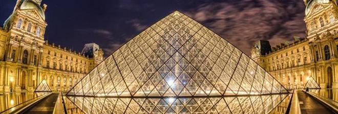 Piramide du Louvre, Paris, France